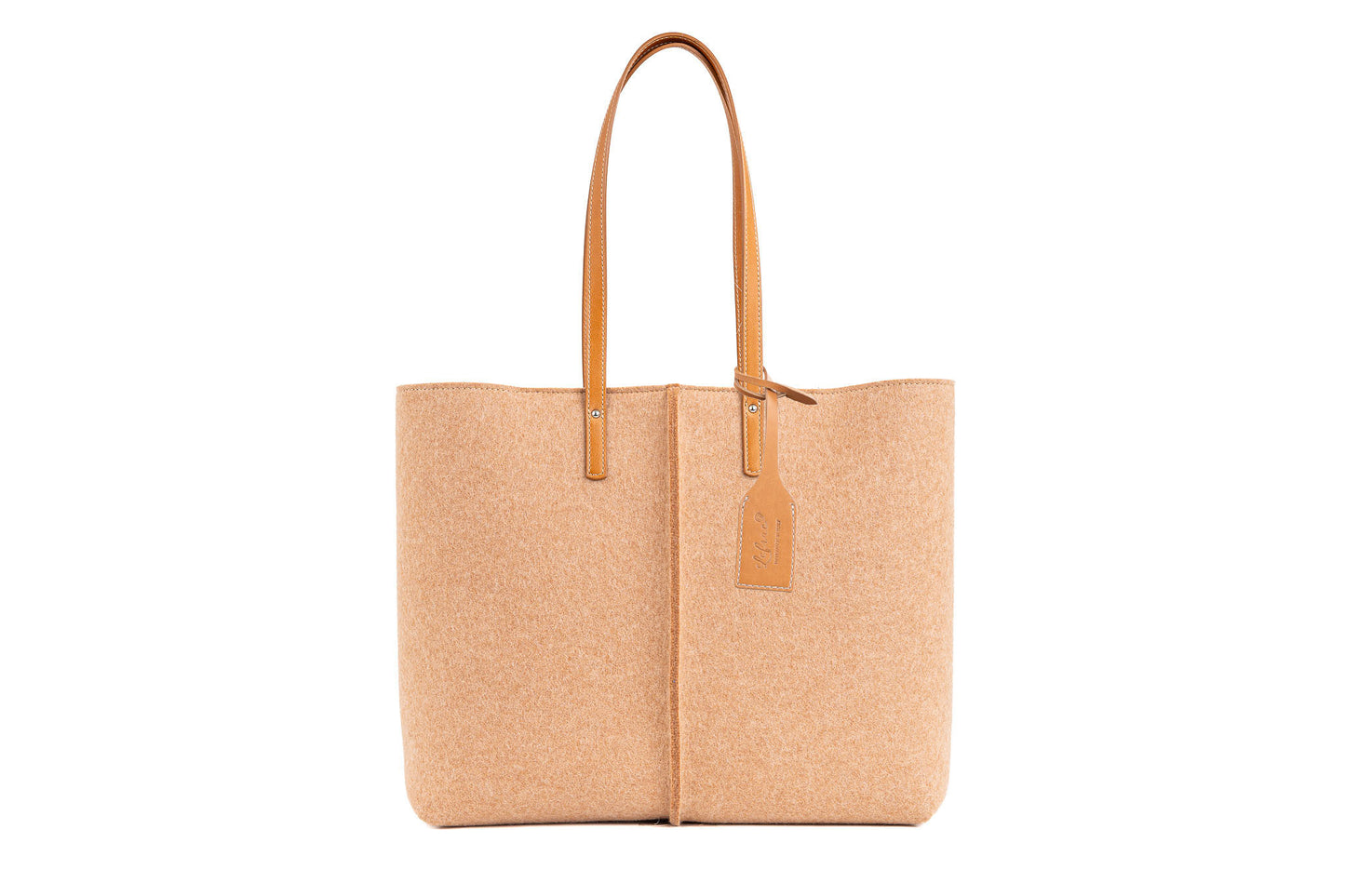 Tote Bag Large Camel made of Merino wool felt and vegan leather, featuring two large internal pockets. Soft, sturdy, and roomy, perfect for work or a day out. Easy access with internal magnetic buttons and a large opening. Handmade in Italy, comes with a natural cotton dust bag. - Lefrac