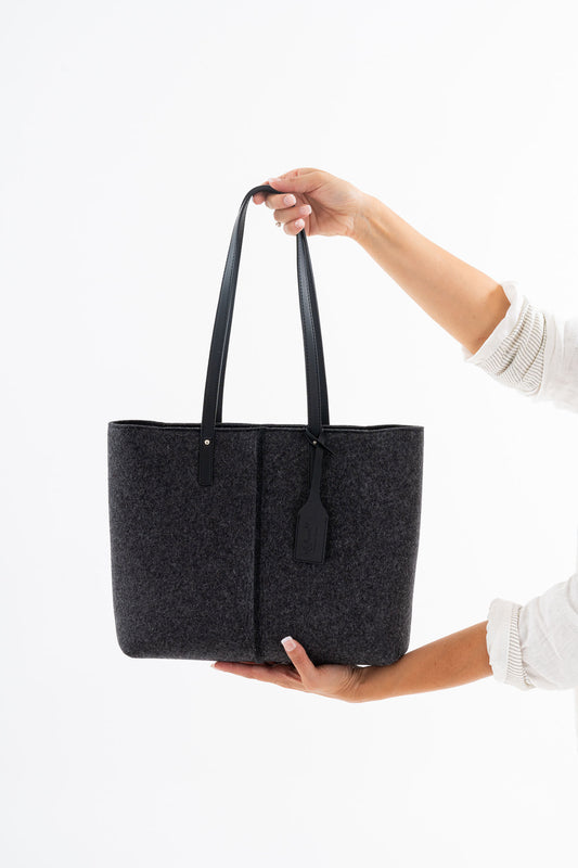 Tote Bag Medium Charcoal Grey made of Merino wool felt and vegan leather, with 2 inside pockets and magnetic buttons for easy access.-Lefrac