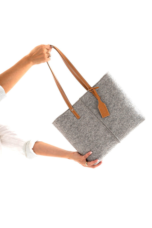 Tote Bag Medium Grey in durable Merino wool felt and vegan leather. Features 2 pockets, magnetic buttons, and is handmade in Italy.-Lefrac